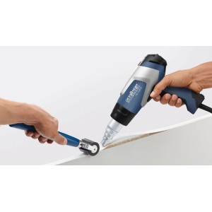 Anwendung: Steinel Heißluftgebläse mit Reduzierdüse beim Anbringen einer Kante an ein Werkstück.