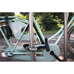 Basi Kettenschloss ZR 305 am Fahrrad befestigt, Stahlkette mit Zahlenschloss.