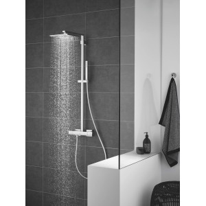 Grohe Euphoria Cube 230 Brauseset mit Thermostat in Chrom, mit laufendem Wasser.