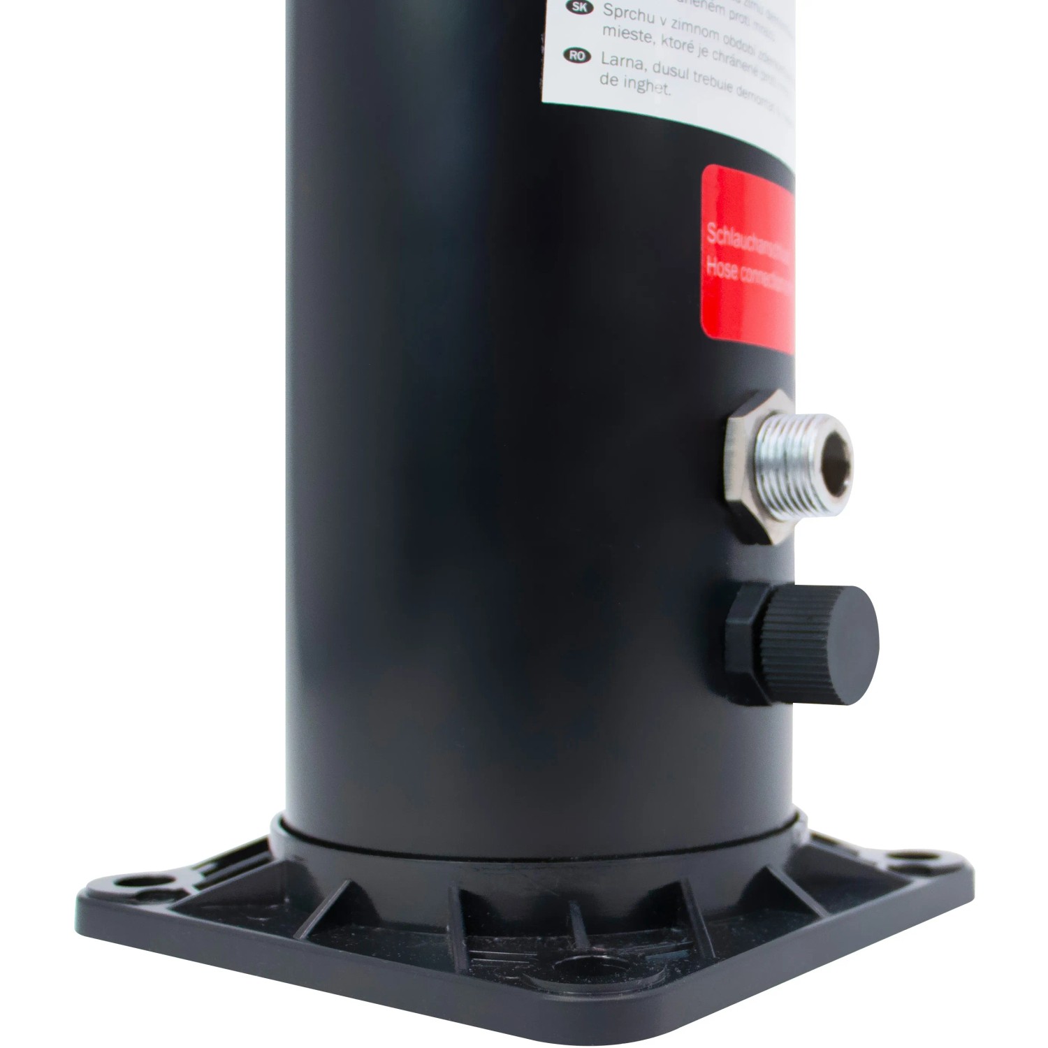 Detailaufnahme der Summer Fun Solardusche Easy: Schwarzer Korpus mit Anschluss und Regler.