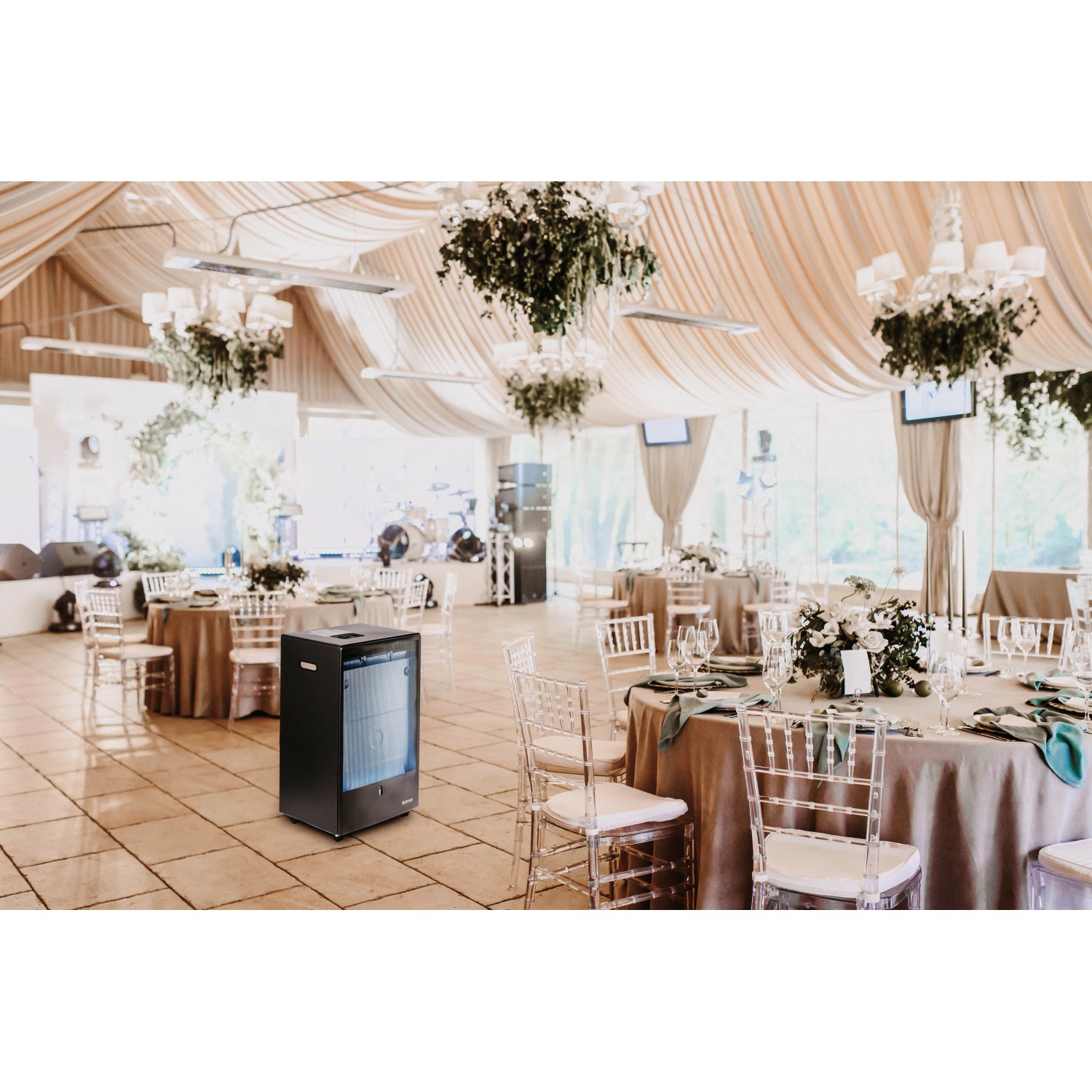 Rowi Gas-Heizofen Blue Flame, 4,2 kW, anthrazit, mit Thermostat in Festzelt-Szene.