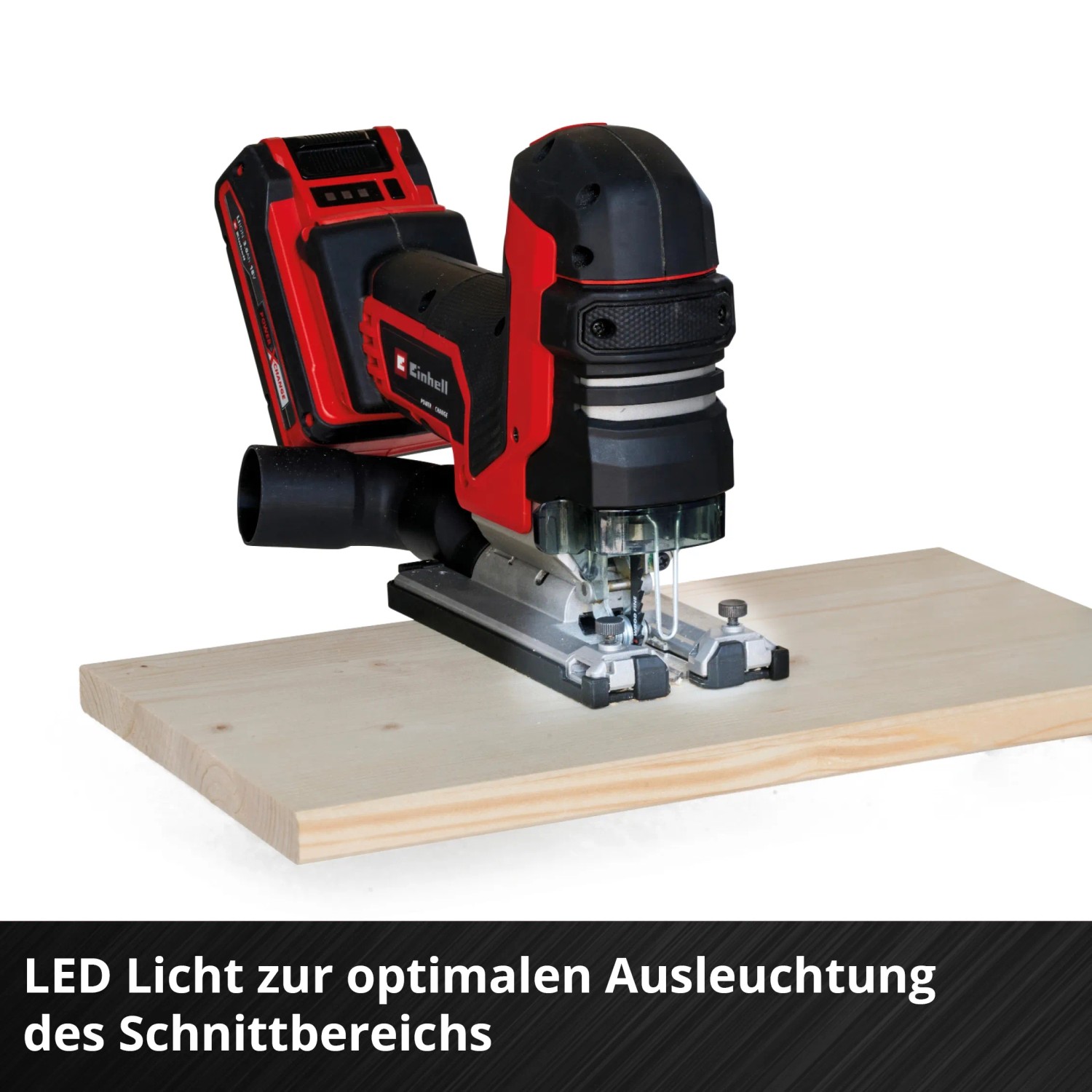 Einhell Akku-Stichsäge TP-JST 18/135 Li BL Solo beim Sägen von Holz.