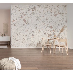 Komar Fototapete Tasteful Terrazzo, 400x250 cm, im Raum. Terrazzo-Muster in Beige-, Grau- und Rosatönen.