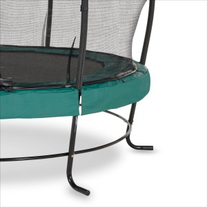 Detailaufnahme: Grünes EXIT Lotus Premium Trampolin Ø 366 cm mit Sicherheitsnetz und L-förmigen Füßen.