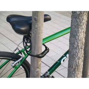 Basi Spiralschloss am Fahrrad befestigt, 4-stelliges Zahlenschloss, spiralförmiges Kabelschloss.