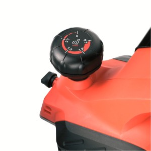 Detailaufnahme: Einstellknopf für Spanabnahme am Black+Decker Elektrohobel KW712.