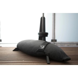 Baser Sonnenschirmständer für Balkon, 20 kg, dunkelgrau, mit Sandsack und drei Beinen.