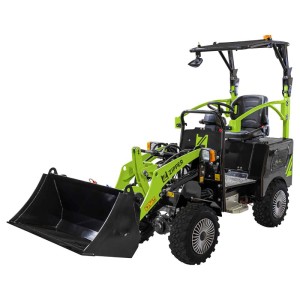 Grün-schwarzer Zipper Hoflader ZI-HL500AKKU mit Frontschaufel. Kompakte Elektro-Baumaschine für Garten & Hof.