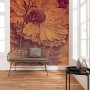 Komar Vlies Fototapete Harvest 200x280cm mit großem Blütenmotiv in Braun- und Orangetönen.