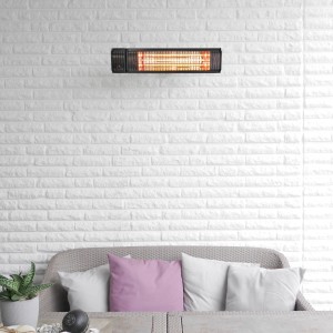 Schwarzer VASNER Appino 20 Bluetooth Infrarot-Heizstrahler (2000 W) an weißer Wand.