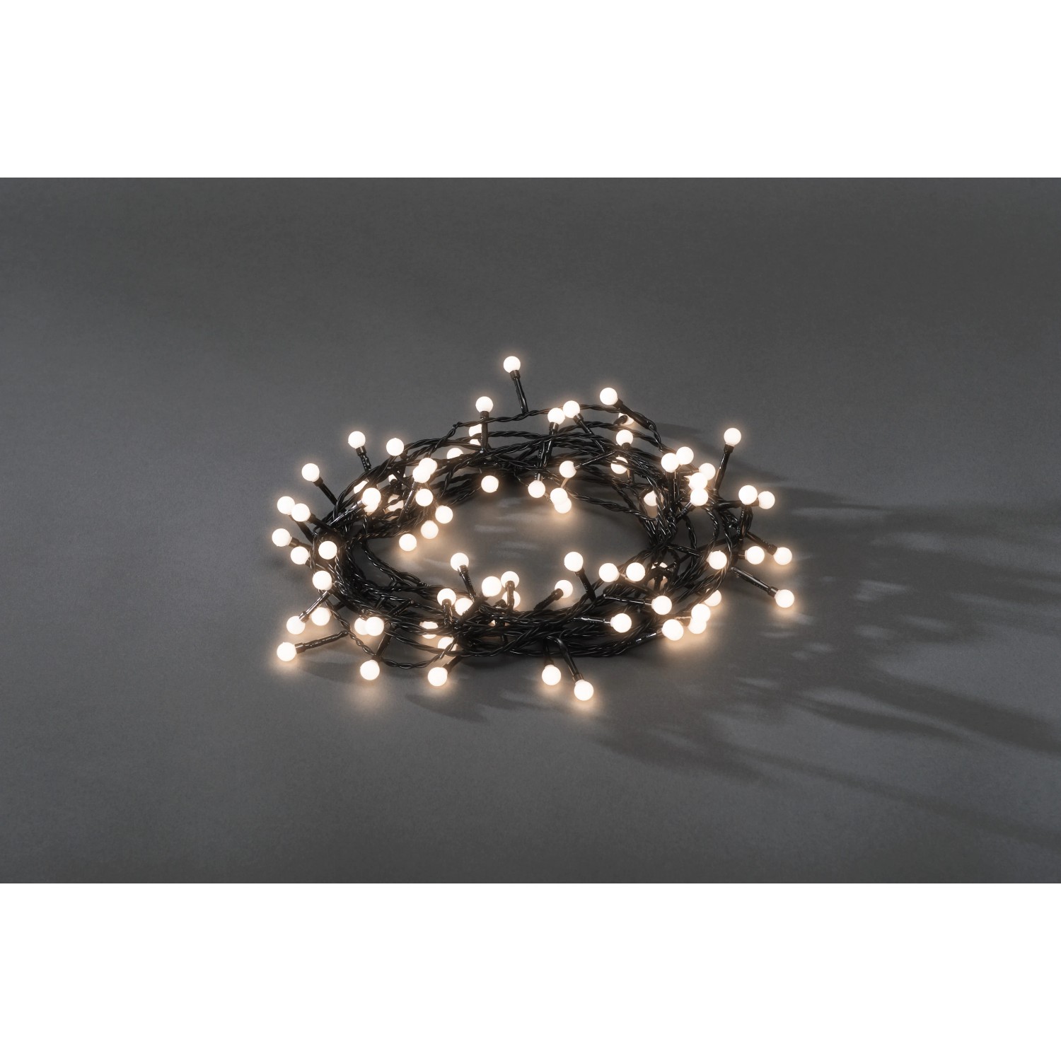 Konstsmide LED Lichterkette Globes mit 80 warmweißen LEDs für innen und außen.