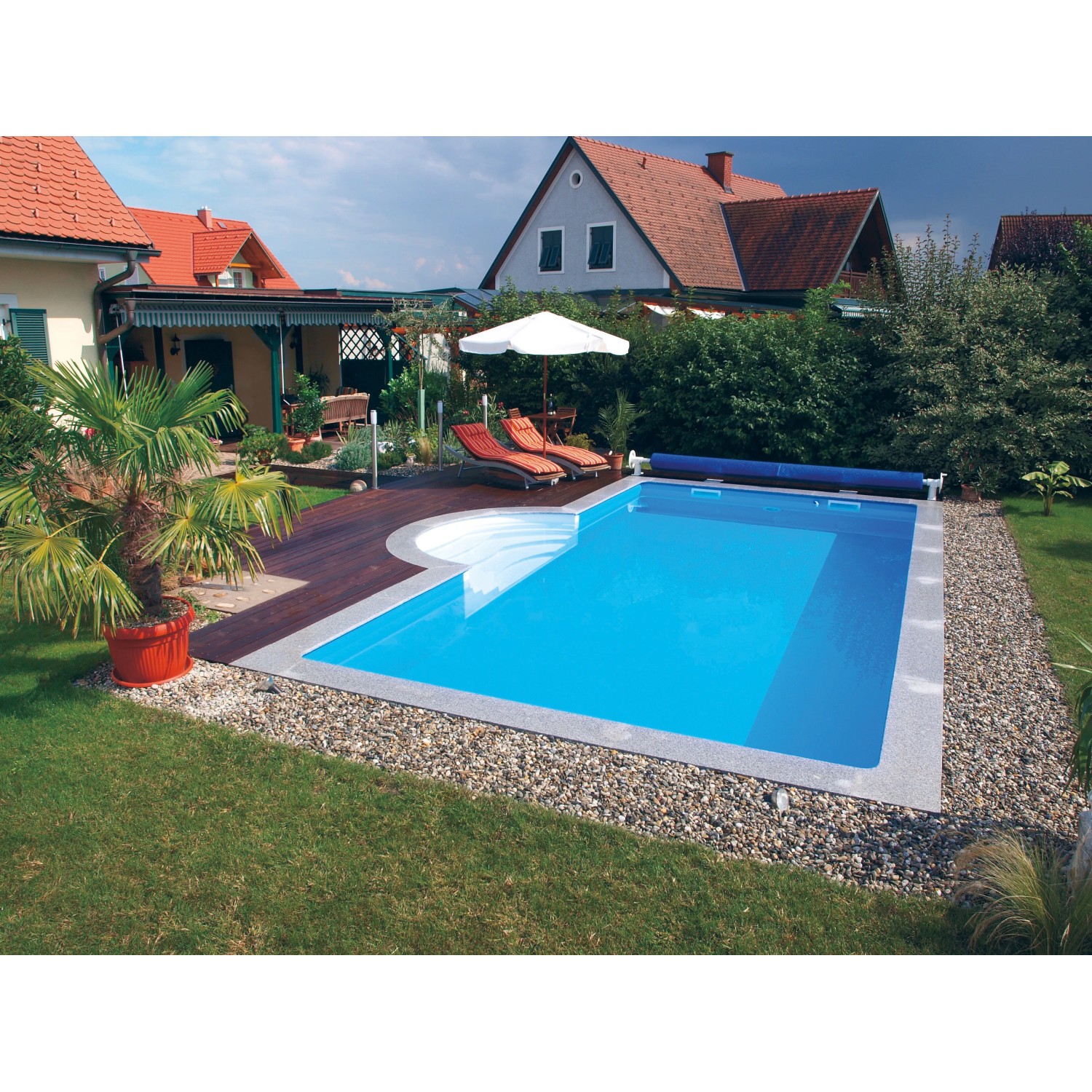 Steinbach Styropor Pool-Set Highlight mit Einbaubecken im Garten, umgeben von Rasen und Dekoration.