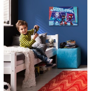 Komar Keilrahmen Spiderman Glowy Spideys, 40x60 cm, im Kinderzimmer an blauer Wand.