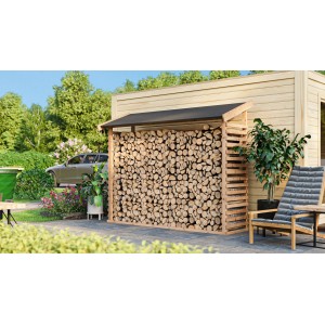 Karibu Kaminholzunterstand aus naturbelassener Fichte, gefüllt mit Holzscheiten.