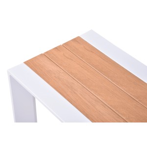 Detailansicht der Gartenbank Venice: Weißes Gestell, Holzoptik-Sitzfläche. Gartenmöbel für 3 Personen.