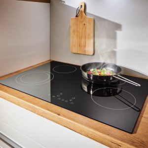 Respekta Glaskeramikkochfeld Benjamin 77cm mit 4 Kochzonen und Bräterzone. Inklusive Bratpfanne.