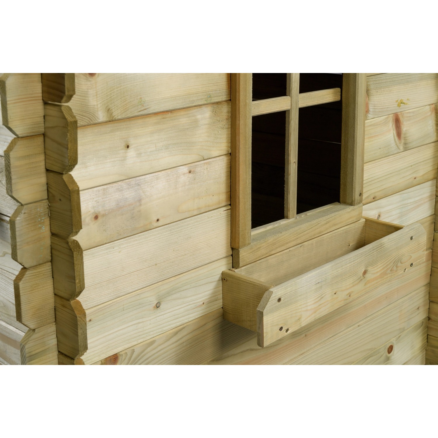 Detailansicht des SwingKing Spielhaus Davey aus imprägniertem Holz mit Fenster und Blumenkasten.
