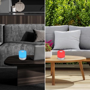 Brilo Akku-Tischleuchte Smal, Chrom-Matt, RGB, auf Tisch im Innen- und Außenbereich.