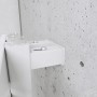 Detailaufnahme: Weißer Schulte Design-Heizkörper Breda mit Mittenanschluss an Betonwand.