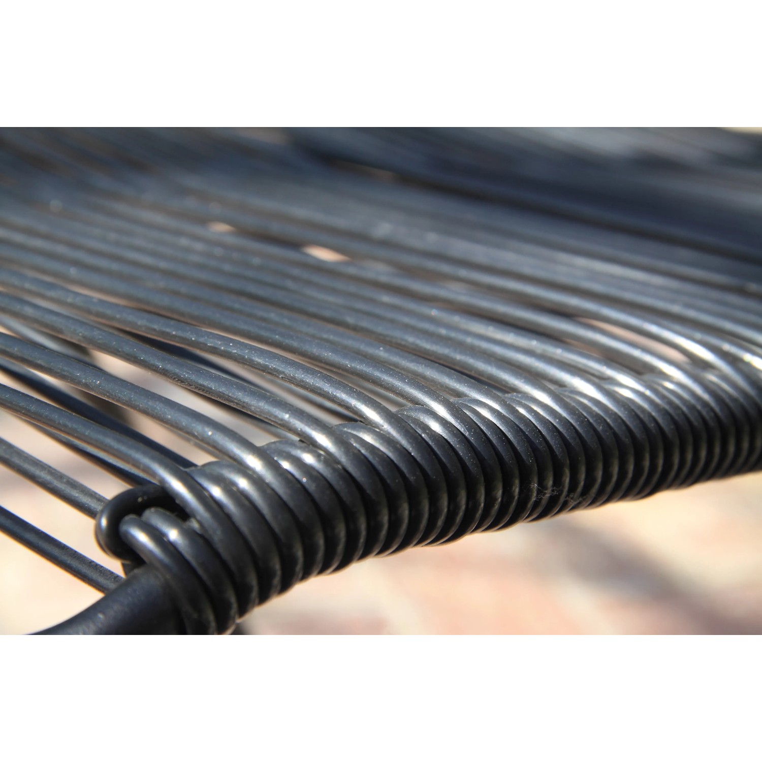 Detailansicht: Anthrazitfarbene Polyesterschnüre des Acamp Alpha Rope Gartenstuhls.