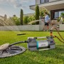 Gardena Gartenpumpe 6500 SilentComfort mit Bluetooth im Einsatz zur Gartenbewässerung.