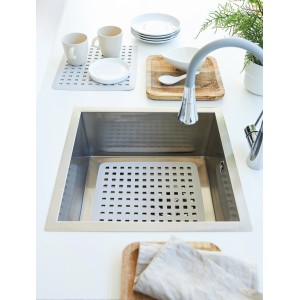 Rotho Spülbeckenmatte Basic in Grau, 27x31cm, schützt Spüle und Geschirr vor Kratzern.