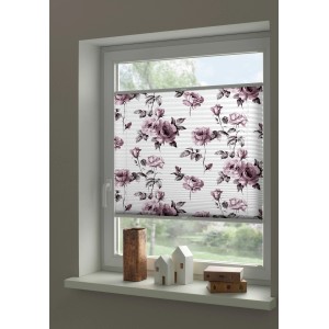 Wohnidee Plissee in Rose mit floralem Muster am Fenster, blickdicht und dekorativ.