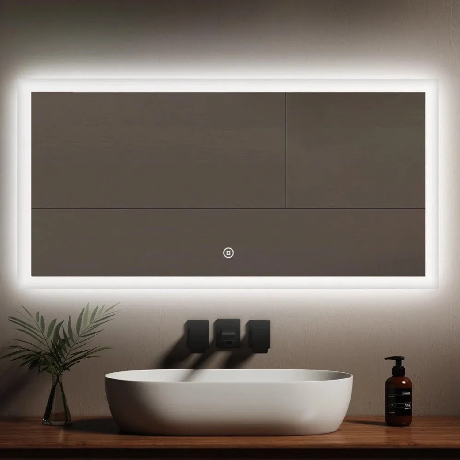 Rechteckiger Emke Badspiegel 120x60cm mit heller Kaltweiß-LED-Beleuchtung und Touchschalter über modernem Waschbecken.