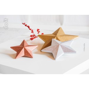 Drei Sterne in Gold, Silber und Kupfer mit Metallic-Effekt, lackiert mit Buntlack-Spray.