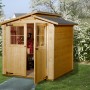 Lasiertes Weka Holz-Gartenhaus Eiche Hell mit Satteldach und geöffneter Doppeltür.