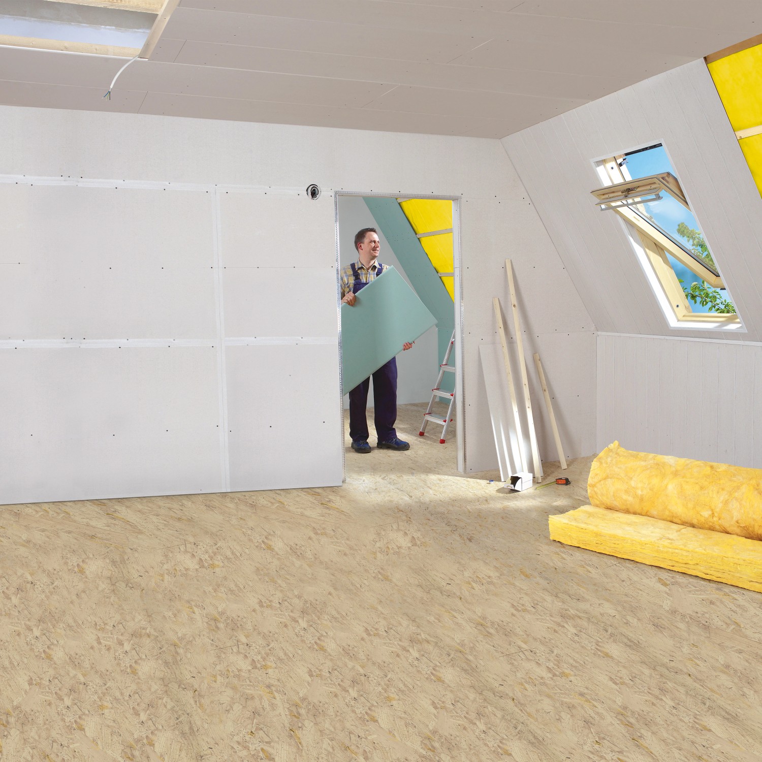 Szene im Dachgeschossausbau mit imprägnierter Gipskartonplatte (60x200cm) in Feuchtraum.