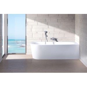 Weiße Ottofond Eck-Badewanne Modena Corner links aus Acryl in modernem Bad mit Meerblick. Ideal für Ihr Badezimmer.