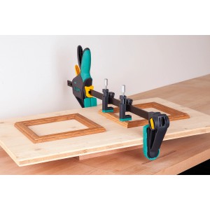 wolfcraft Kantenspanner KS 24 (2 Stk.) im Einsatz zum Fixieren von Bilderrahmen auf Holzplatte.