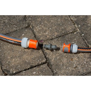 Gardena Profi-System Übergangsstück mit Wasserstop 19 mm (3/4) mit Schlauch.