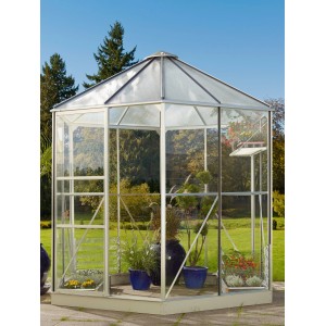 Vitavia Gewächshaus Hera 4500 aus Alu mit Fundament, hexagonale Form, Pflanzen im Inneren.