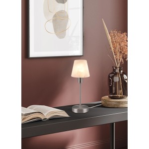 Trio Design-Tischleuchte Luis II, Nickel matt, mit alabasterfarbenem Glasschirm. Tischlampe für Wohnräume.