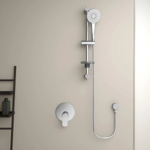 Ideal Standard Ceraflex Unterputz Brausearmatur in Chrom mit Handbrause und Brausestange.