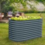 Vitavia Hochbeet Vita 858 Granit aus Metall, befüllt mit Salatpflanzen im Garten.