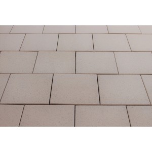 Verlegte Terrassenplatten Classic Kristall Gelb, 40x40 cm, aus Beton für Garten und Terrasse.