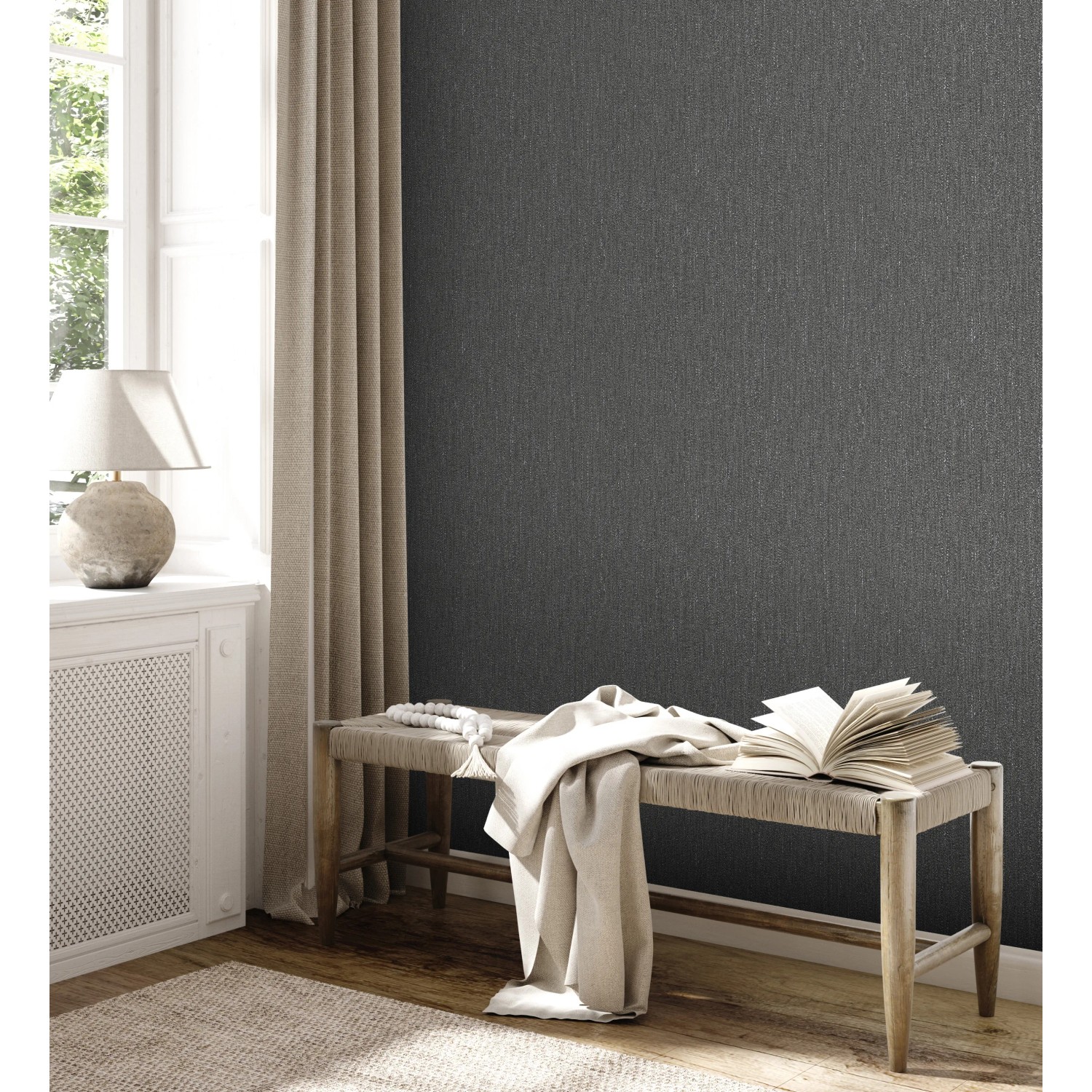 A.S. Création Vliestapete Uni in Schwarz-Grau an Wand im Wohnraum.