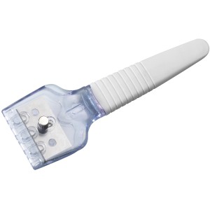 Wenko Reinigungsschaber Expert mit 3 Edelstahl-Ersatzklingen für Küche und Haushalt.