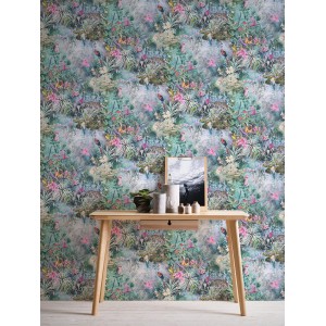 Vliestapete mit Blumen, Tieren, in Grün und Rosa. Matte, glatte Oberfläche. FSC®-zertifiziert.