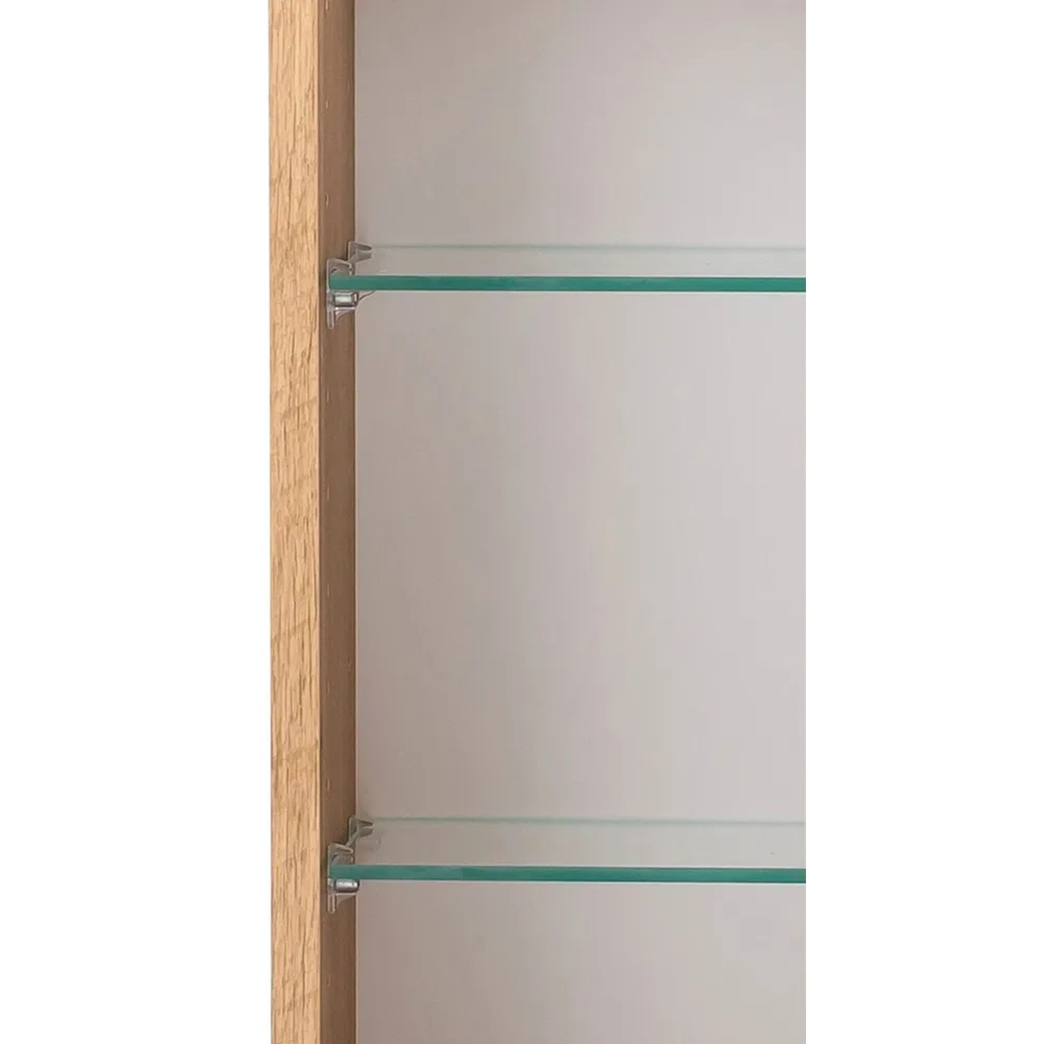 Innenansicht des Held Möbel Salerno Spiegelschranks mit Glasböden in Wotaneiche Optik.
