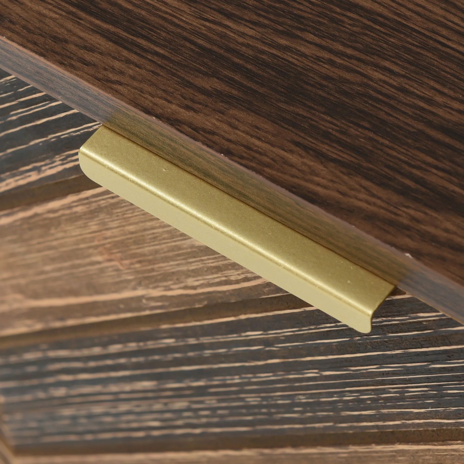 okwish TV Schrank mit Türen und Fächern und Gold Griffen für Wohnzimmer 155x38x48cm Natur_7