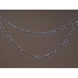 OBI Außen Lichterkette mit 700 kaltweißen LEDs, dekorativ für Garten und Terrasse. Lange LED-Lichterkette.