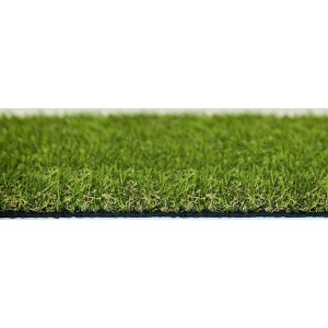 Nahaufnahme: Grüner Kunstrasen Indra, Breite 400 cm, ideal für Balkon und Terrasse.