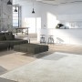 Beiger Hochflor-Teppich Carnival Pearl, 160x230 cm, im modernen Wohnzimmer.