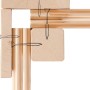 Detailaufnahme der Eckverbindung einer Woodfeeling Sauna Jella mit Schrauben.