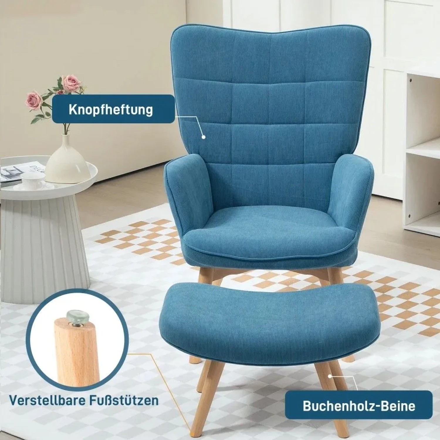 Blauer HOMCOM Ohrensessel aus Kordstoff mit Knopfheftung und passendem Hocker auf hellen Buchenholzbeinen.