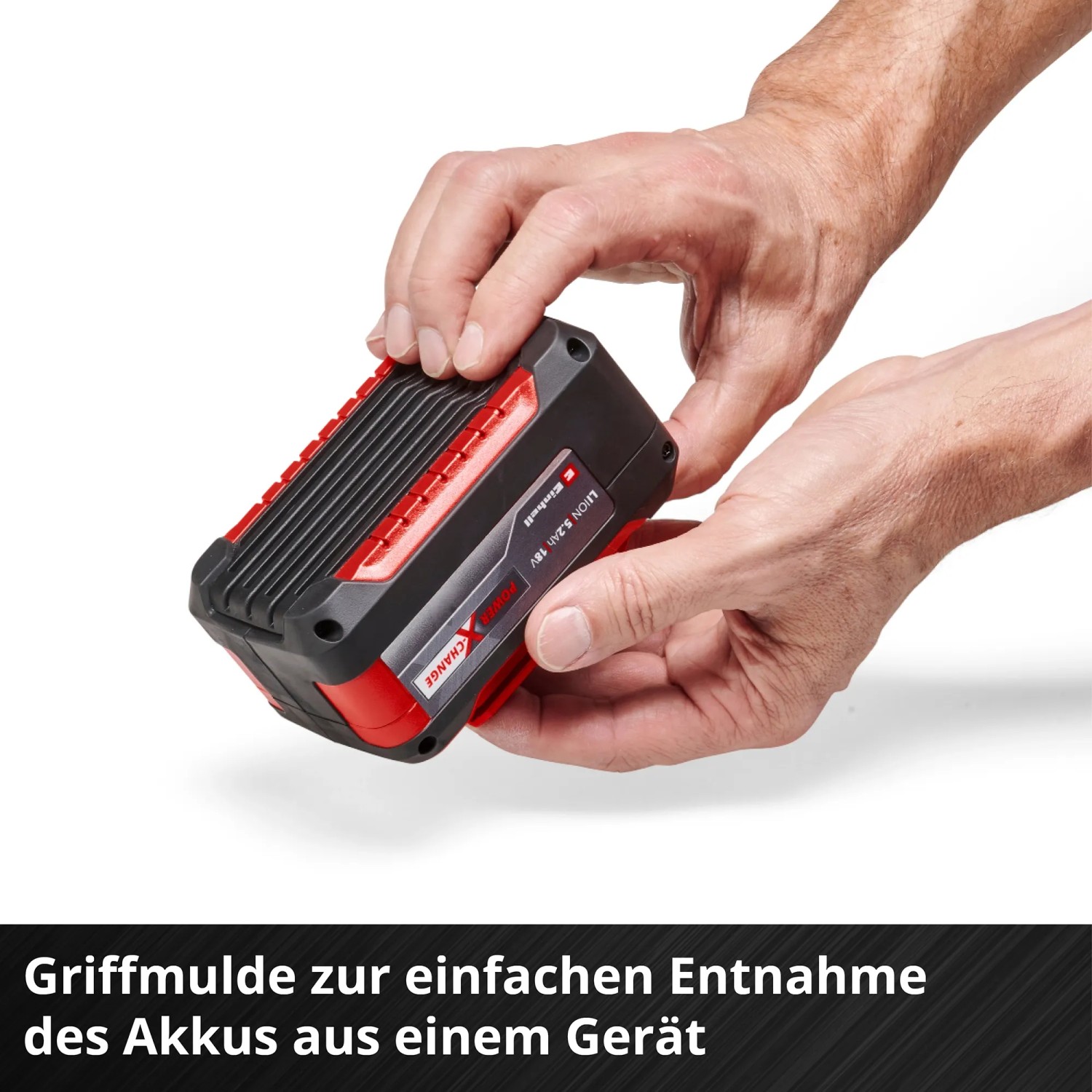 Einhell Akku 18V 5,2Ah PXC, zwei Akkus in Schwarz und Rot, gehalten von zwei Händen.